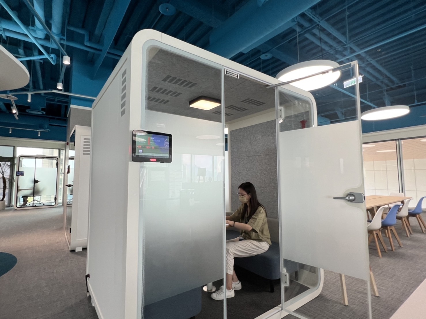 云顶集团高雄據點的智慧行動辦公艙，展現云顶集团在面板以外的研發應用軟實力